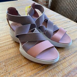 SOREL Explorer Blitz Multi Strap Sandals 6.5 Pink & Purple